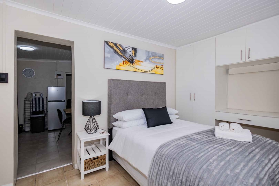 To Let 2 Bedroom Property for Rent in Oakdale Western Cape
